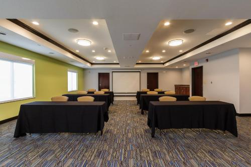 Holiday Inn Express Hotel & Suites South Bend Notre Dame Univ. By IHG - 회의실/연회장