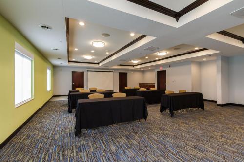 Holiday Inn Express Hotel & Suites South Bend Notre Dame Univ. By IHG - 회의실/연회장