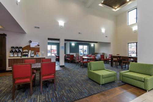 Holiday Inn Express Hotel & Suites South Bend Notre Dame Univ. By IHG - 숙소 외관