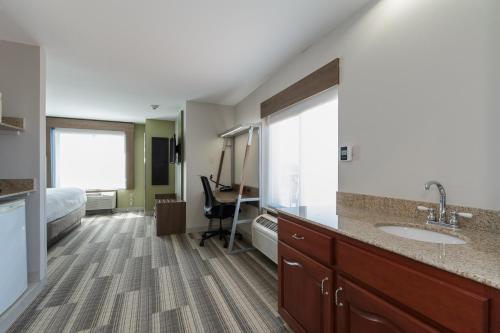 Holiday Inn Express Hotel & Suites South Bend Notre Dame Univ.