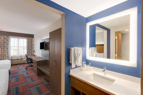 Holiday Inn Express Cambridge, an IHG Hotel