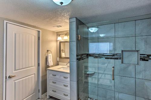 Modern Family Home with Yard Less Than 1Mi to Cowboys Stadium - image 9