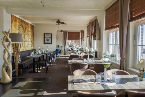 Restaurante, AKZENT Strandhotels Seestern, Delphin & Lachs in Wilhelmshaven