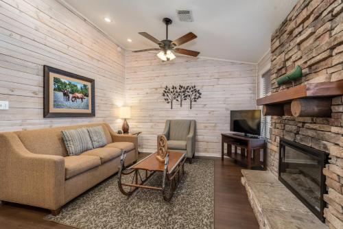 Holiday Inn Club Vacations Piney Shores Resort at Lake Conroe in Conroe, USA