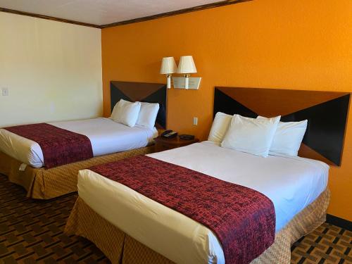 2 queen beds
