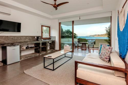 248117475 Ysuri Sayulita - Beachfront Hotel