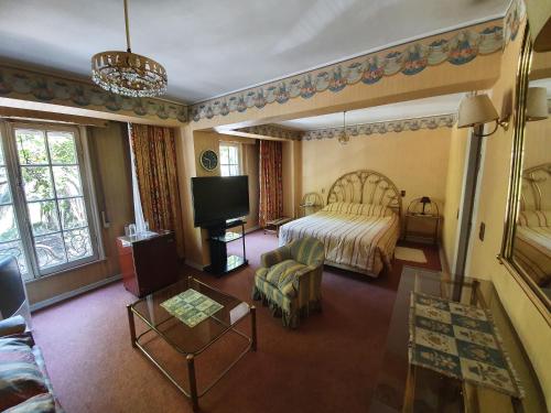room detail thumbnail 1