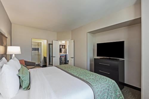 1 king bed, 1 sofa bed