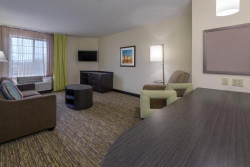 Candlewood Suites Del City, an IHG Hotel