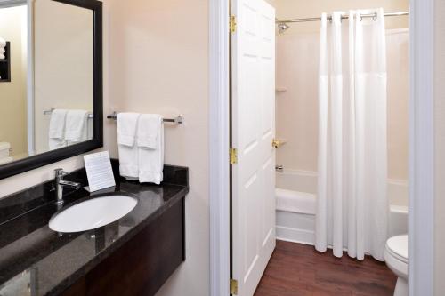 Staybridge Suites Sioux Falls At Empire Mall Hotel By IHG - 화장실