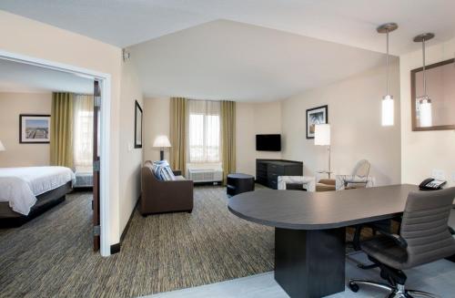 Candlewood Suites Miami Executive Airport - Kendall