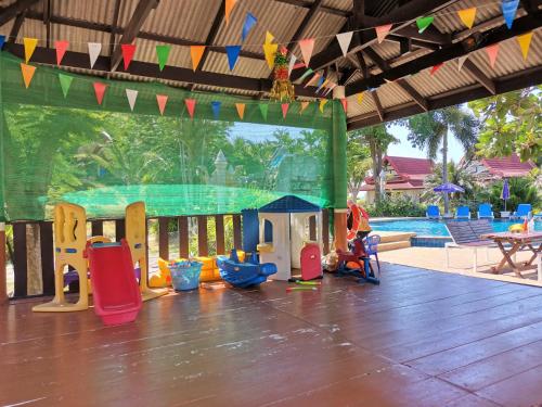 Laste klubi, Holiday Villa Hotel in Klong Dao rand
