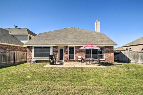 Resort Family Gem with Grill Right off I-10! in Katy, USA