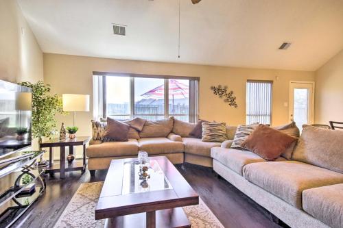 Resort Family Gem with Grill Right off I-10! in Katy, USA
