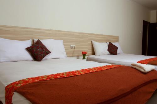 Bantal Guling Trans Room Type - Superior Family Room