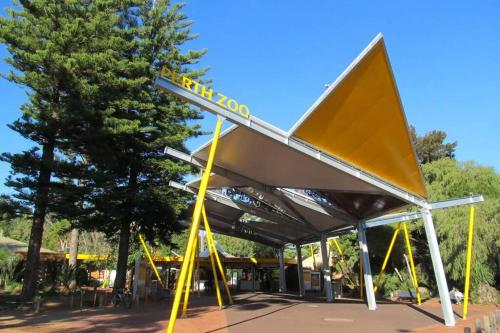 Fabulous Location Near Perth Zoo with Free Parking