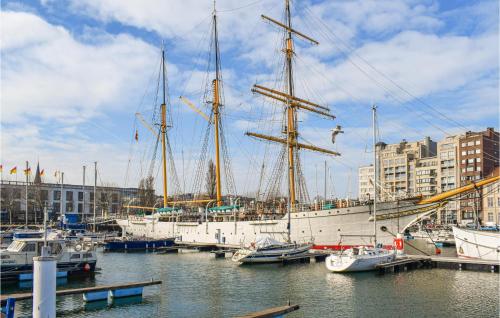 Stunning apartment in Oostende w/ WiFi and 3 Bedrooms - image 6
