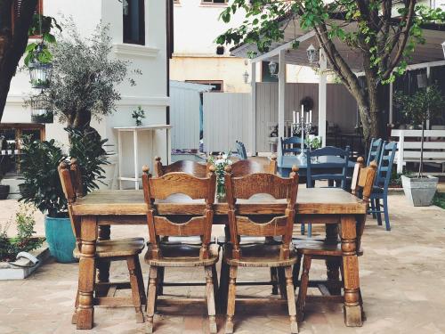 מתקני המלון, Seven cafe & hotel in פוגרדץ