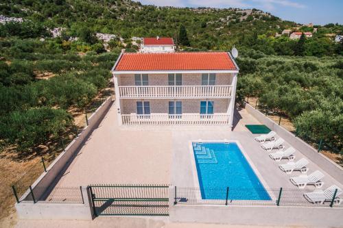 Villa Dragobratović - image 9