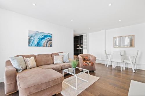 Nice 2 Bed Flat Near O2 Academy & Clapham Old Town For 4 People, Clapham, London