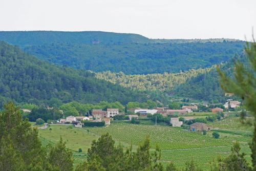 En pleine nature, calme, la maison de Jade, chambre climatisée gîte à louer Coustouge