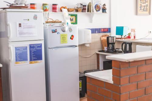 Ericeira Chill Hill Hostel & Private Rooms - Peach Garden - image 10