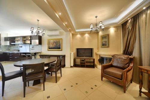 Elegant Villa by B&E