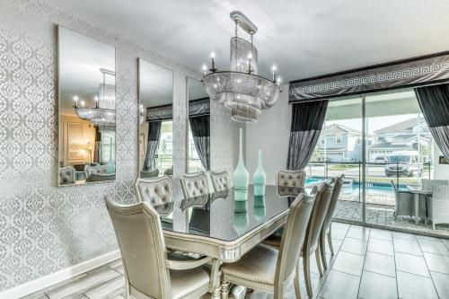 Sparkleberry Mansion - main image