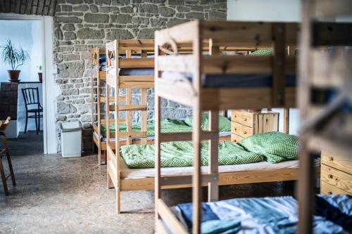 3 twin beds, 12 bunk beds