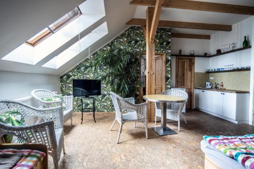 2 bedrooms, 3 beds