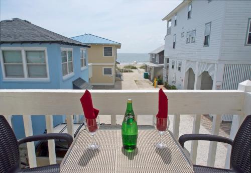 Tybeeland Steps to the Beach with Oceanviews, Beachside of Butler Ave