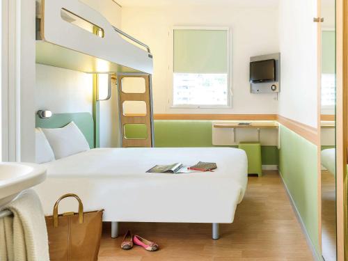 Double Room with Queen Bed