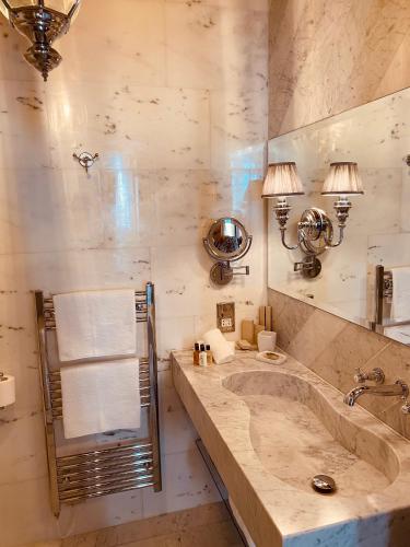 Lulu Boutique Hotel - image 13