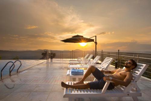 สระว่ายน้ำ, Coorg Cliffs Resorts in ปอลลิเบตตา