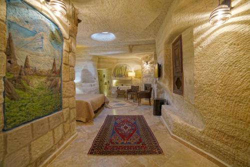 Cave Suite with Jacuzzi
