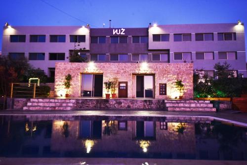 VU'Z Hotel