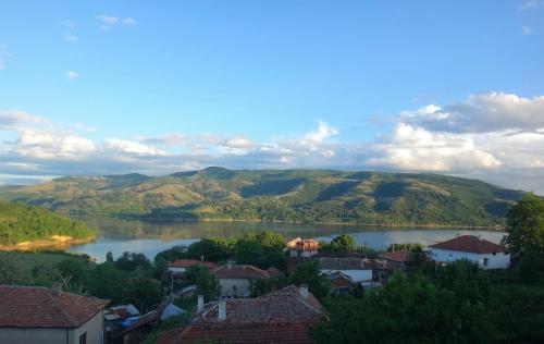 Mihaela Lake Retreat - Gnyazdovo