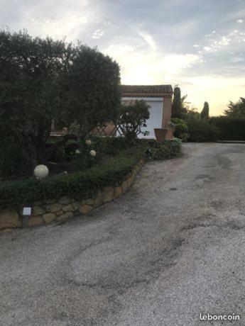 STUDIO 30 m² gîte à louer Lançon-Provence