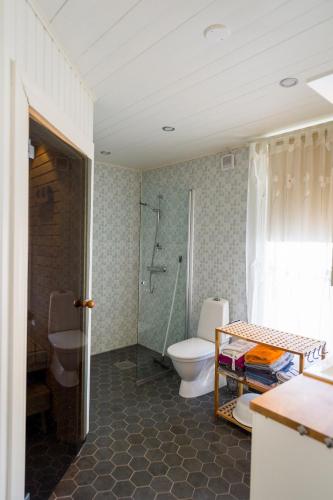 Bathroom, Dream Cottage in Center - AinaBnb - Residence Kappsacken in Vaasa
