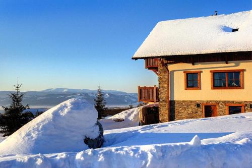 Panoramic Mountain Residence - image 11