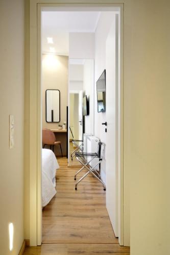The Flirty Athens apartment - image 8