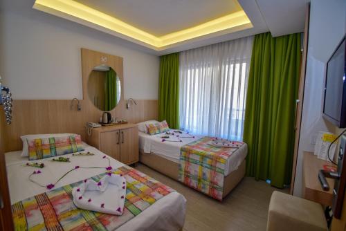 2 twin beds