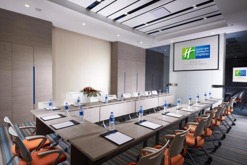 홀리데이 인 익스프레스 뤄양 시티 센터 바이 IHG - 회의실/연회장