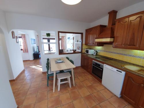 2 bedroom villa 'The Bungalow' with private heated pool. - image 8