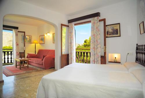 2 twin beds, 1 sofa bed