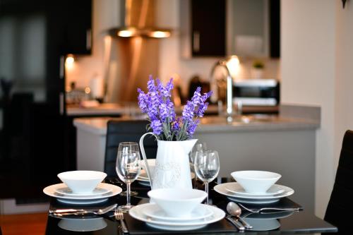 Meridian Quay Apartments, by JSW Short Stay