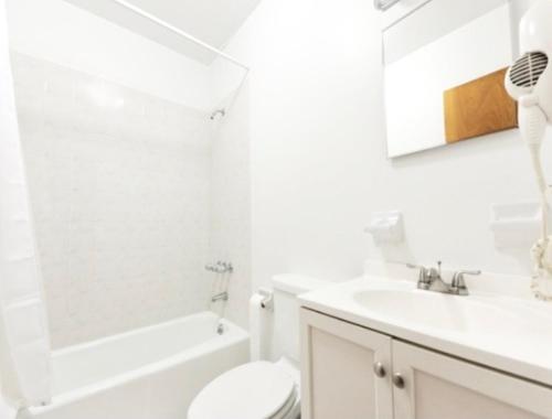5th Ave NYC Palace 5 beds and 2 baths