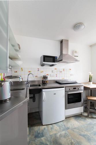Grassmarket Apartment - image 10