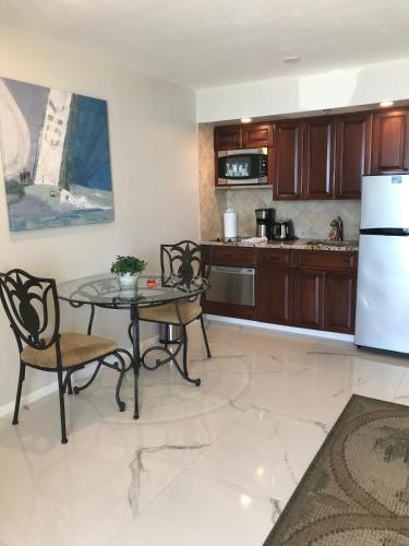 Renovated Beachfront Condo Best Views on Marco Island!! - image 5