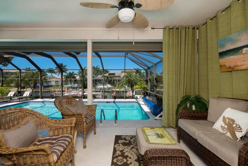 Waterfront Playground in Paradise Awaits! - main image